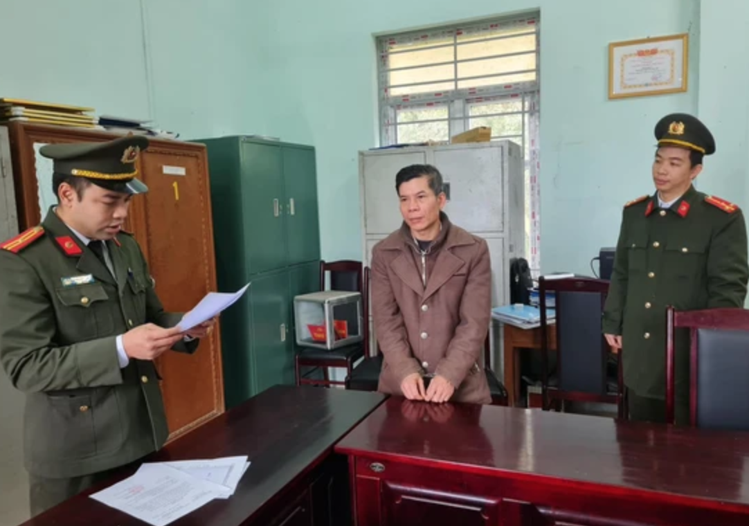 Hà[-]Giang:[-]Bắt[-]cán[-]bộ[-]Ban[-]Quản[-]lý[-]rừng[-]đặc[-]dụng[-]Tây[-]Côn[-]Lĩnh